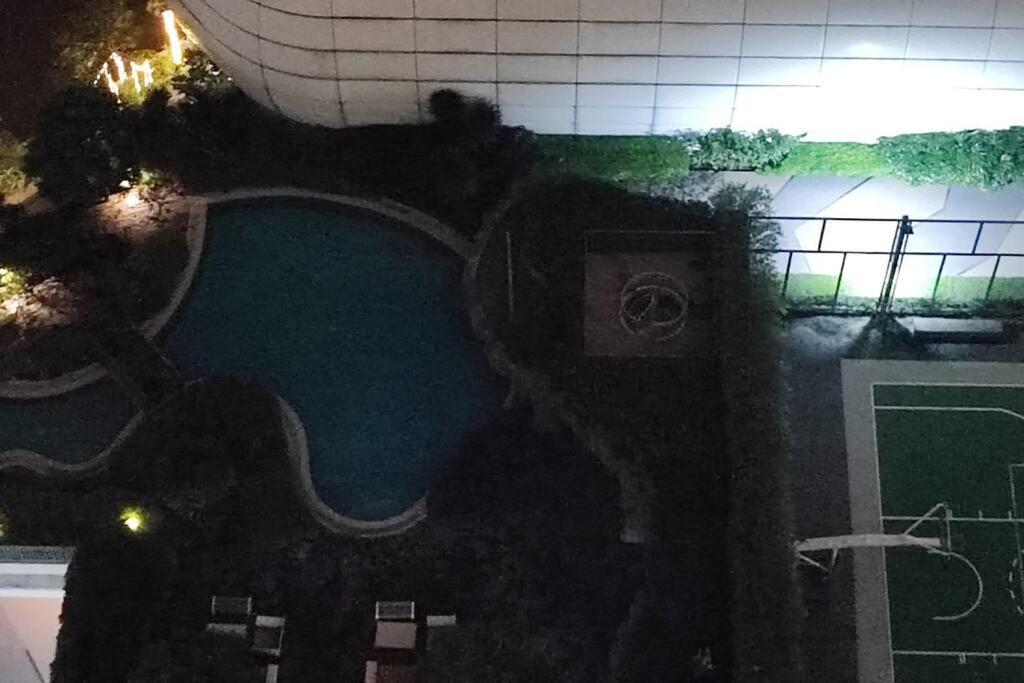 Aveline Suites Elite Rockwell View Acqua Private Residences Near Rockwell Makati Manila Exterior photo